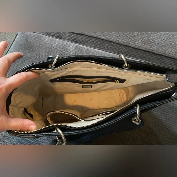 GUESS Black Kamryn Tote/Large Purse Preowned - Picture 4 of 7